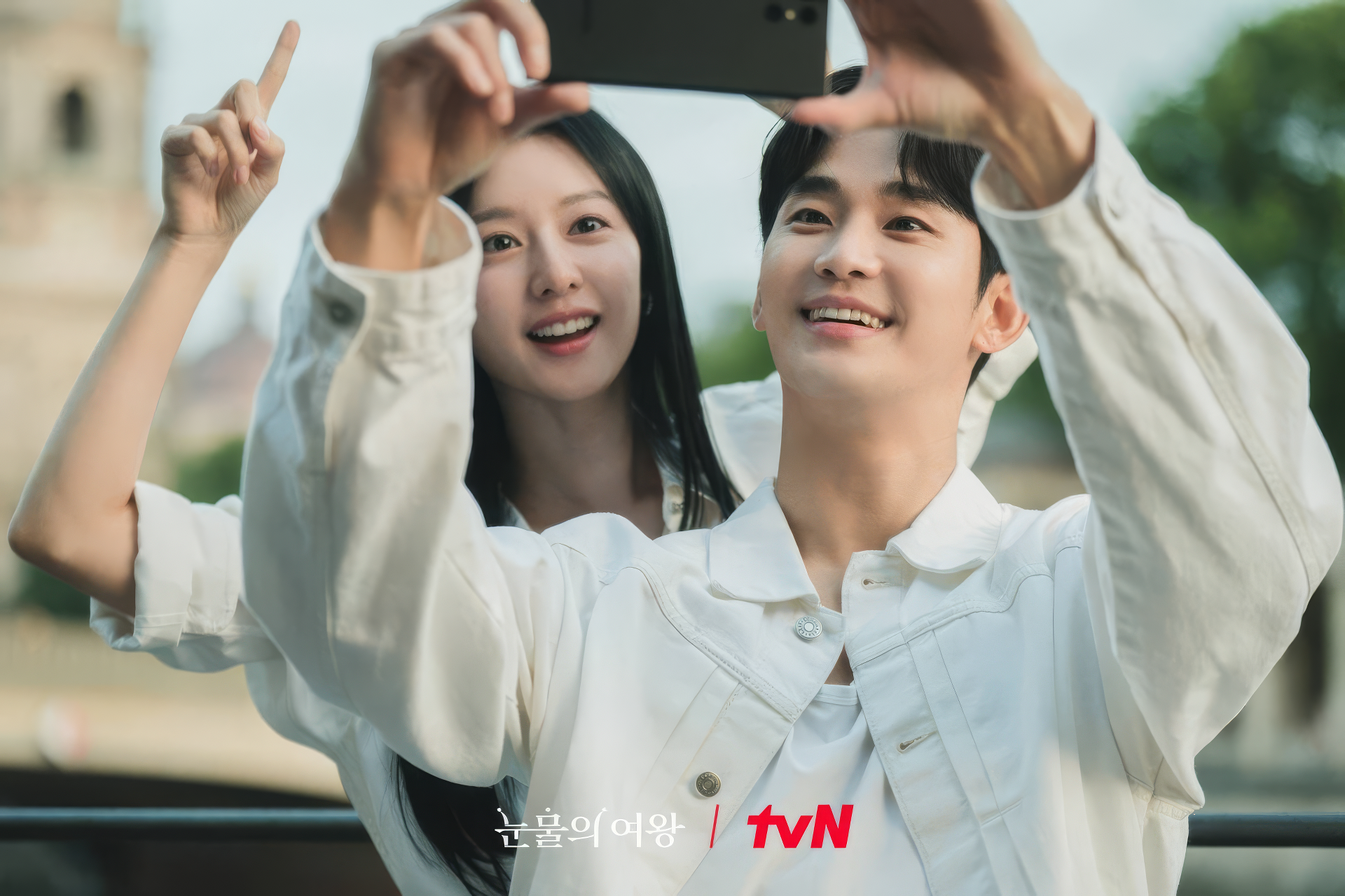 HD desktop wallpaper from the TV show Queen of Tears featuring two characters taking a selfie, with a tvN logo.