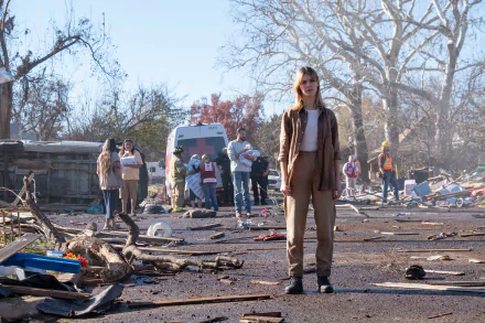 HD desktop wallpaper featuring a scene from the movie Twisters. A person stands among debris with several others in the background, emphasizing the aftermath of a disaster.