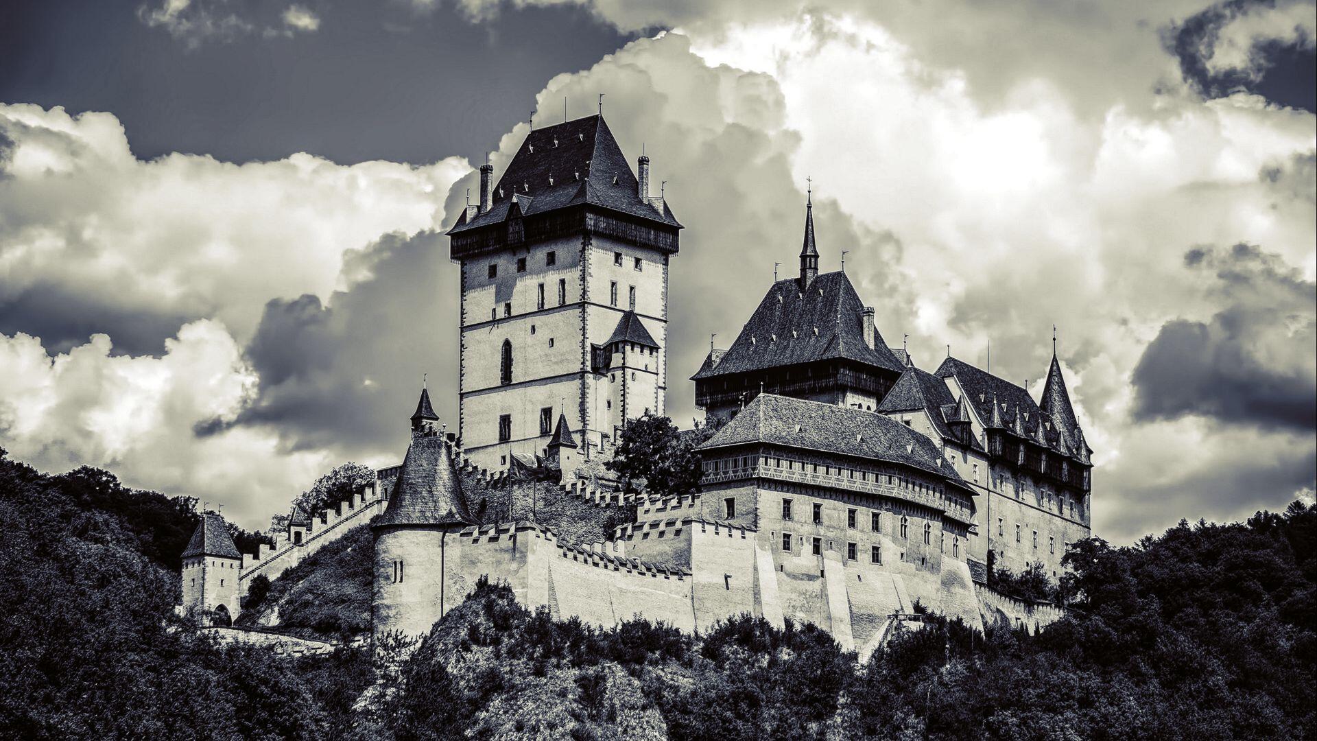 A breathtaking view of Karlštejn Castle in the Czech Republic, showcasing stunning gothic architecture. This HD image serves as an impressive desktop wallpaper and background.