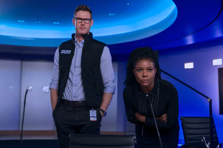 Gabrielle Union and Tom Hopper portray characters in a futuristic command center in this HD desktop wallpaper from the movie Space Cadet.