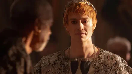 A detailed 4K Ultra HD wallpaper featuring Joseph Quinn in a scene from Gladiator II, showcasing his character's regal attire and presence in a dramatic moment.