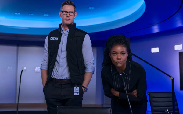 Gabrielle Union and Tom Hopper portray characters in a futuristic command center in this HD desktop wallpaper from the movie Space Cadet.