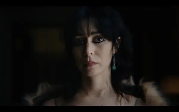 Cristin Milioti appears in this HD desktop wallpaper from the TV show The Penguin, showcasing a captivating close-up of her expressive look and dramatic lighting.