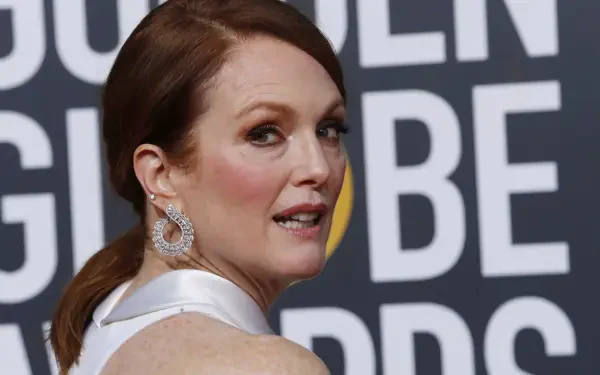  Julianne Moore