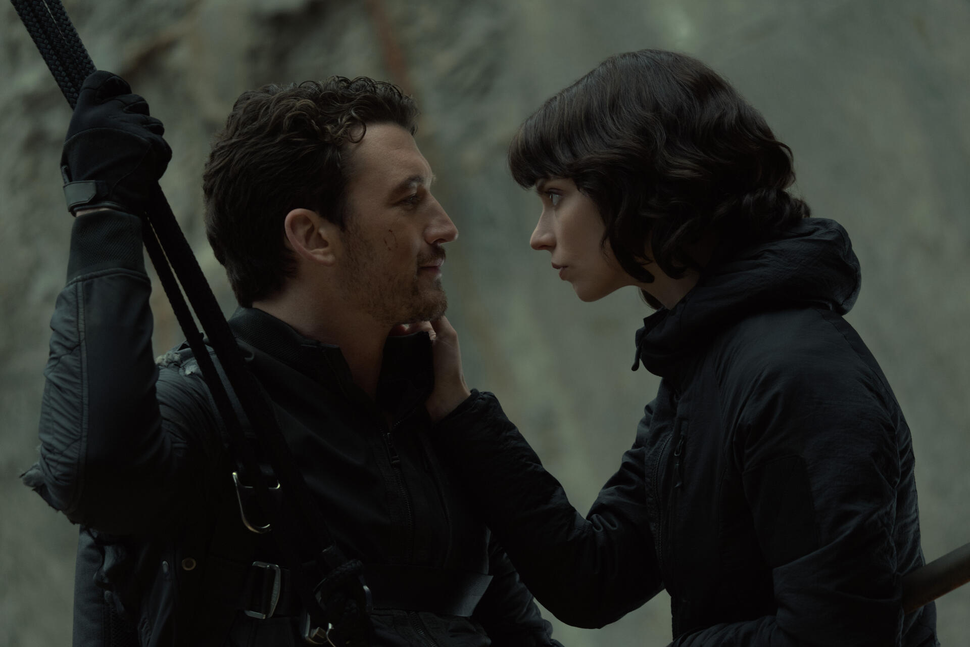 A scene from the movie The Gorge (2025) featuring Miles Teller and Sigourney Weaver, capturing an intense moment between the characters. 8K Ultra HD desktop wallpaper.