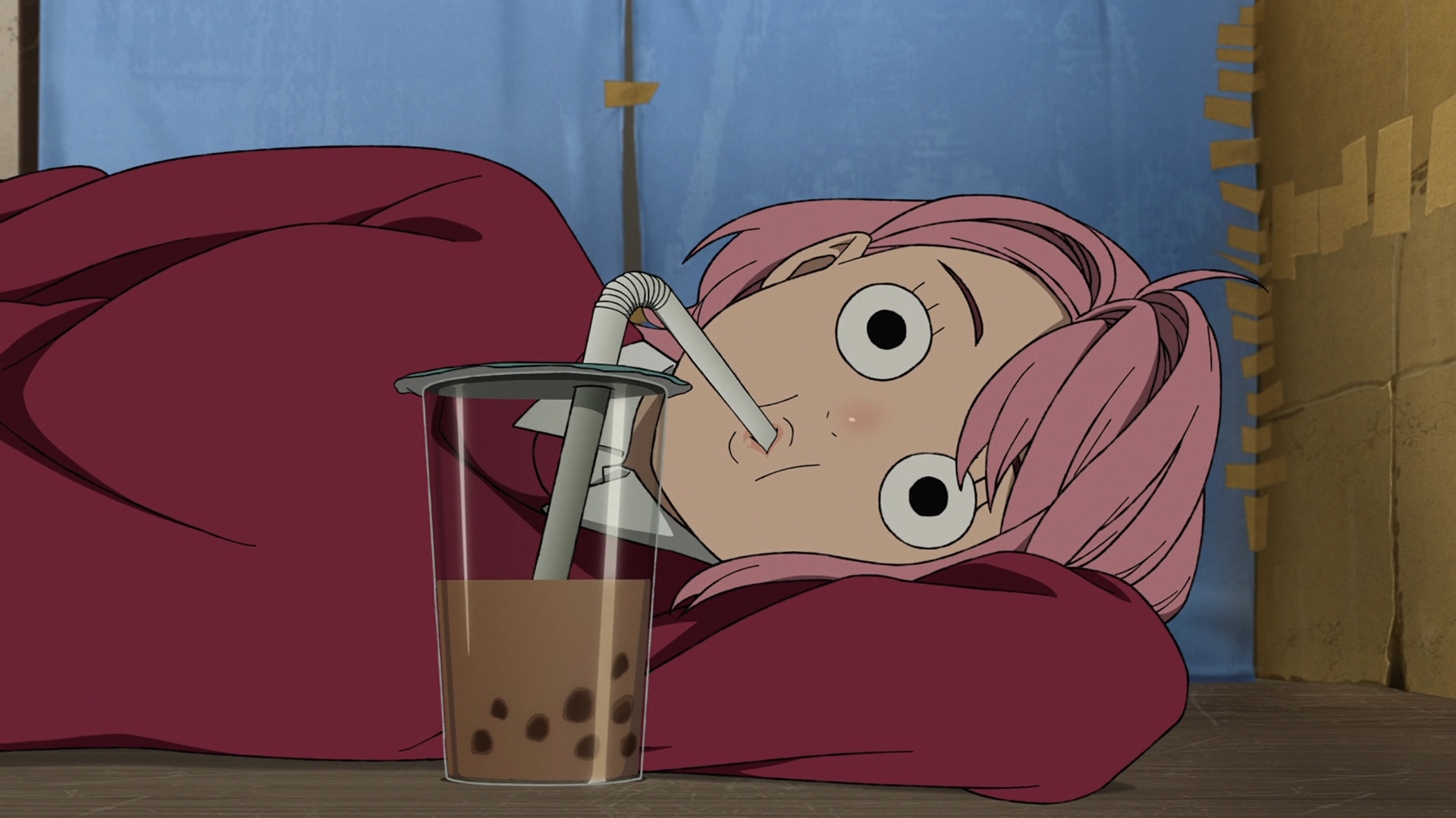 HD PC wallpaper of Aira Shiratori (Dandadan): pink‑haired, wide‑eyed, lying on her side and sipping bubble tea through a straw.