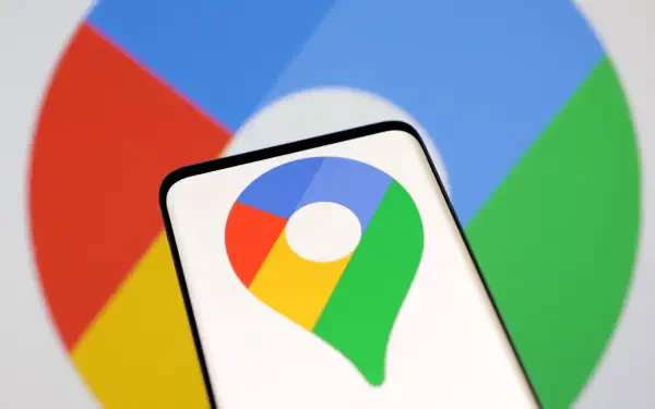 A vibrant 4K Ultra HD desktop wallpaper featuring the Google Maps logo on a smartphone, set against the colorful Google logo background.