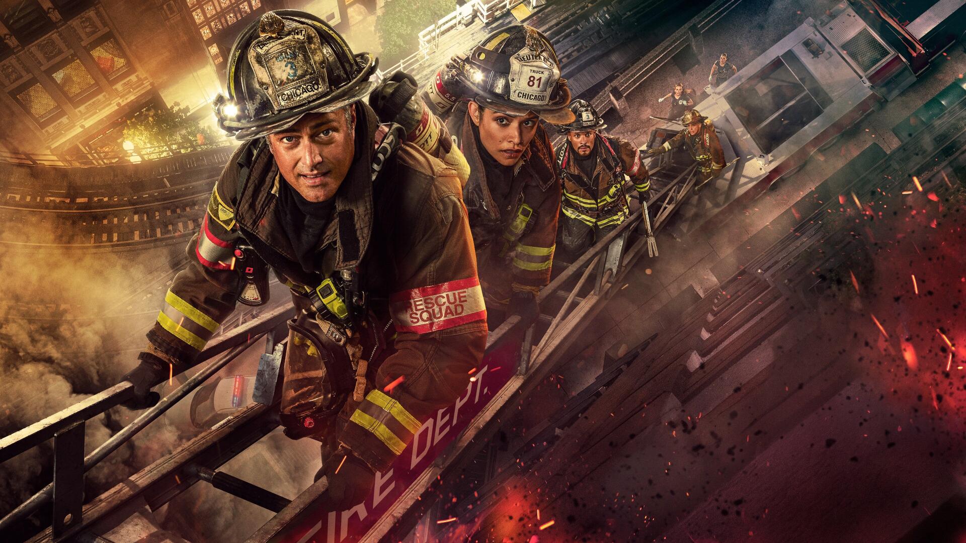 Chicago Fire 4K Ultra HD PC desktop wallpaper: firefighters climbing a ladder up a burning building, smoke, embers and a glowing city skyline.