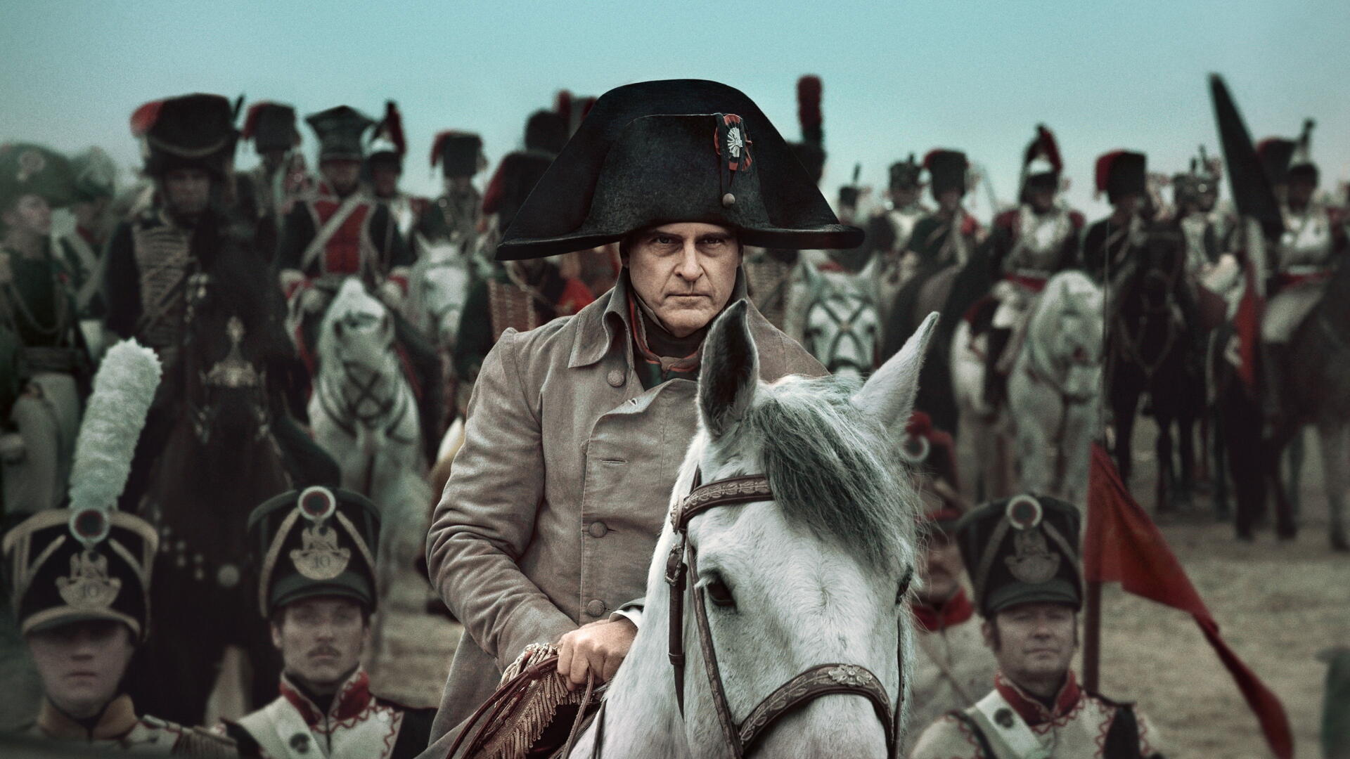 4K Ultra HD PC desktop wallpaper of a Napoleon-era commander in a bicorne hat on a white horse, leading ranks of soldiers under a gray sky.