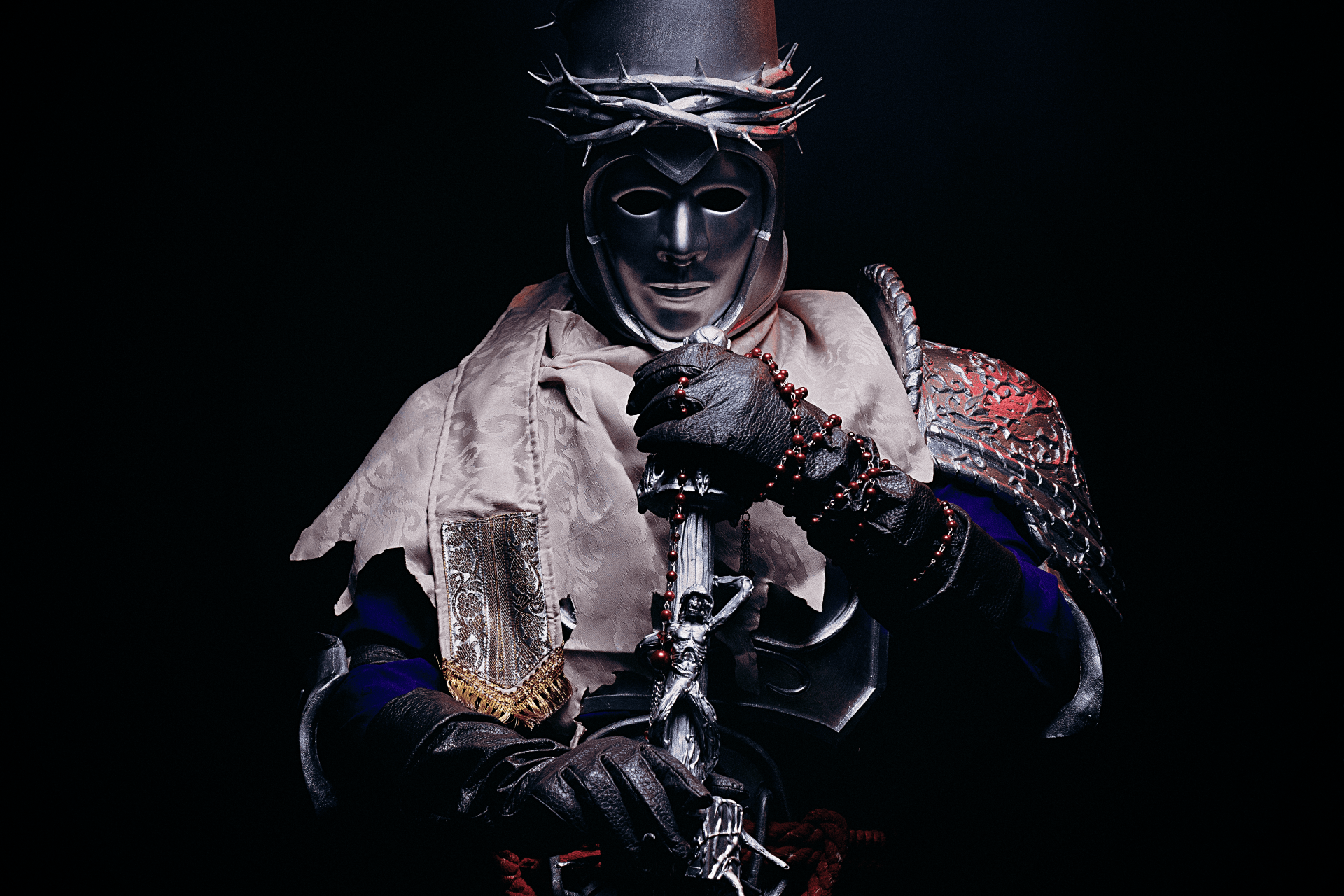 Blasphemous 2 horror game cosplay: dark armored figure in ornate helm and tattered cloak clutching a spiked sword — 5K Ultra HD PC desktop wallpaper and background.