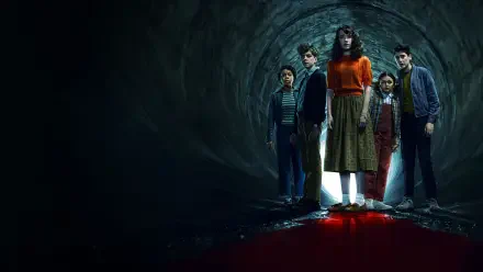 It: Welcome to Derry TV show 4K Ultra HD PC desktop wallpaper — five kids stand in a dark sewer tunnel above a glowing pool of red, eerie horror atmosphere.