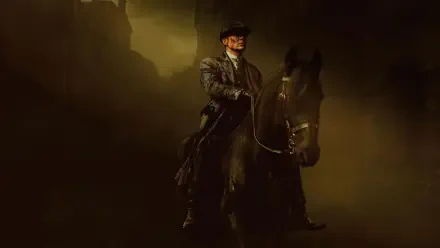 Peaky Blinders: The Immortal Man — 4K Ultra HD PC desktop wallpaper/background depicting a brooding, coat-clad rider on a black horse in foggy, sepia-lit streets.