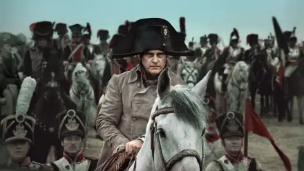 4K Ultra HD PC desktop wallpaper of a Napoleon-era commander in a bicorne hat on a white horse, leading ranks of soldiers under a gray sky.