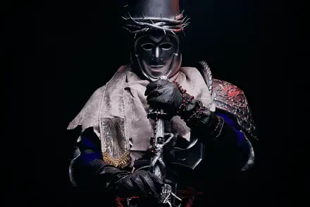 Blasphemous 2 horror game cosplay: dark armored figure in ornate helm and tattered cloak clutching a spiked sword — 5K Ultra HD PC desktop wallpaper and background.