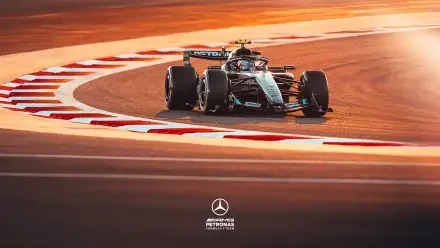 Mercedes AMG F1 racing car cornering at speed, 2K Quad HD PC desktop wallpaper/background featuring Mercedes‑AMG Petronas branding.