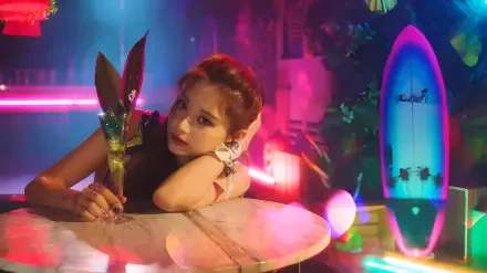 4K Ultra HD PC wallpaper/background: young woman reclining on a neon-lit table with a cocktail, surrounded by vaporwave hues and a glowing surfboard.