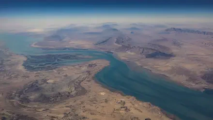 Aerial view of the Strait of Hormuz where the Persian Gulf meets the Gulf of Oman, arid coastline and turquoise channel — 2K Quad HD PC desktop wallpaper background.