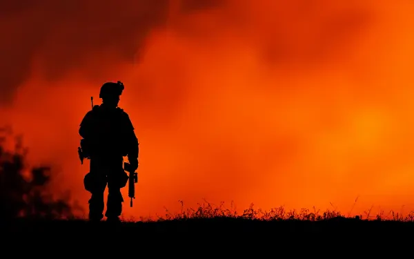 4K Ultra HD PC desktop wallpaper and background: military soldier silhouette on a ridge against a dramatic orange-red sky.