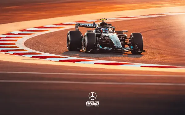 Mercedes AMG F1 racing car cornering at speed, 2K Quad HD PC desktop wallpaper/background featuring Mercedes‑AMG Petronas branding.