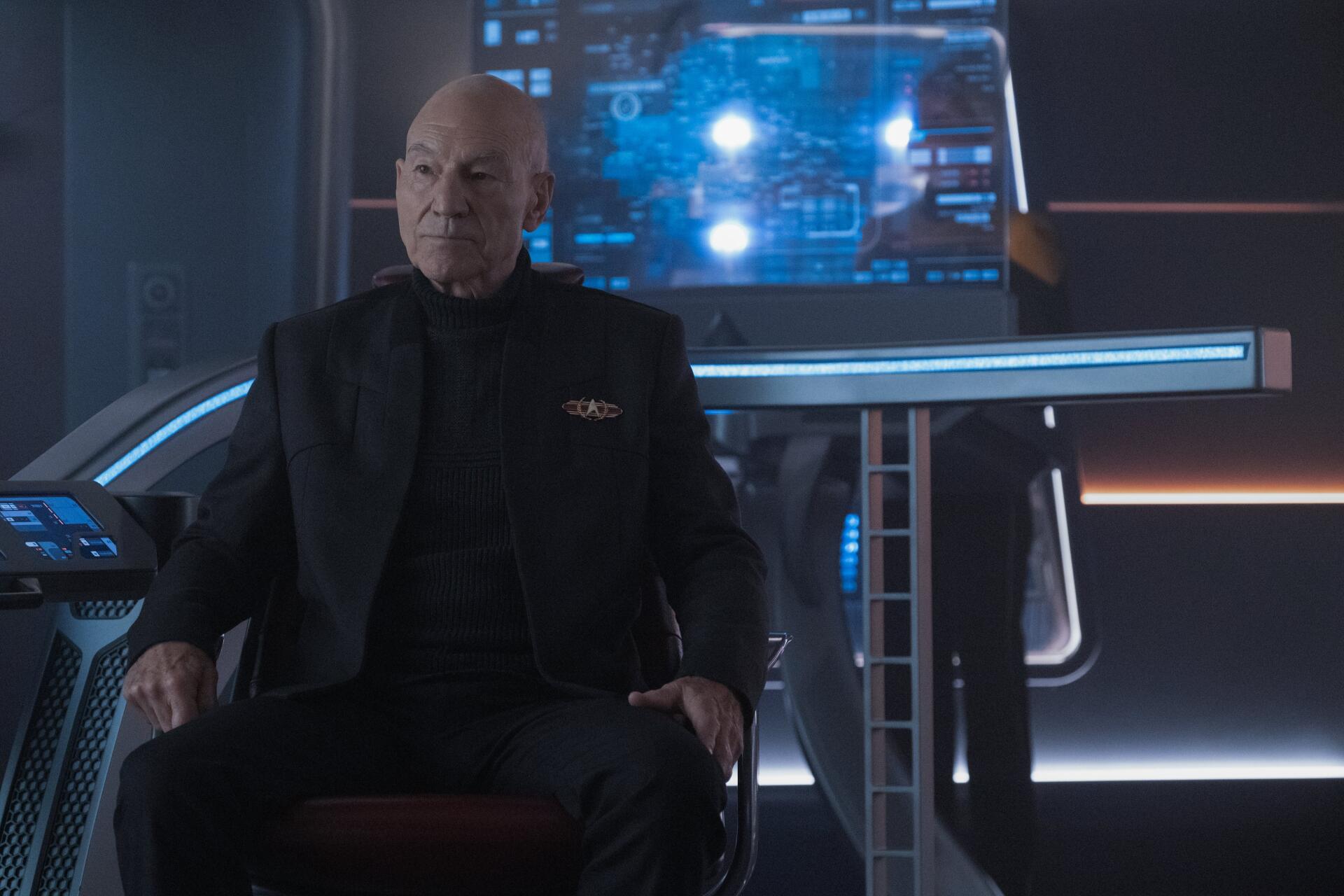 Patrick Stewart as Jean-Luc Picard aboard a starship in Star Trek: Picard, 2K Quad HD desktop wallpaper.