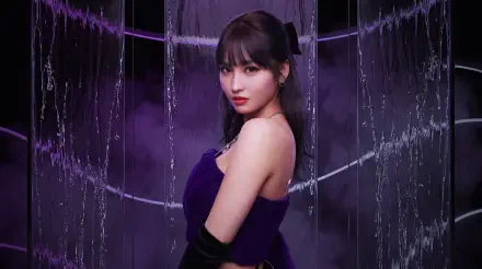 5K Ultra HD desktop wallpaper: a K-pop idol–inspired Japanese model look in a purple dress poses before a purple-lit cascading water backdrop, MiSaMo/Twice aesthetic.
