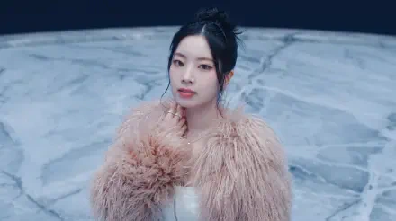 5K desktop wallpaper: portrait of a Korean K-pop idol and model in a fluffy pink fur coat, dark updo, poised against a cool marble-blue background.