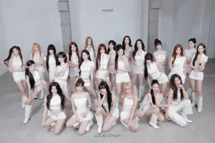tripleS Andless K-pop girl band in coordinated white outfits, posed in a bright studio for a 4K Ultra HD PC desktop wallpaper.