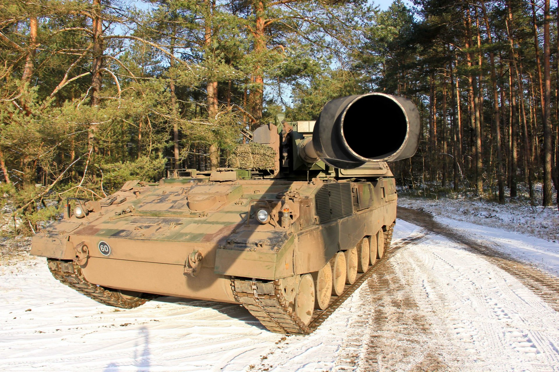 Download Military Tank HD Wallpaper