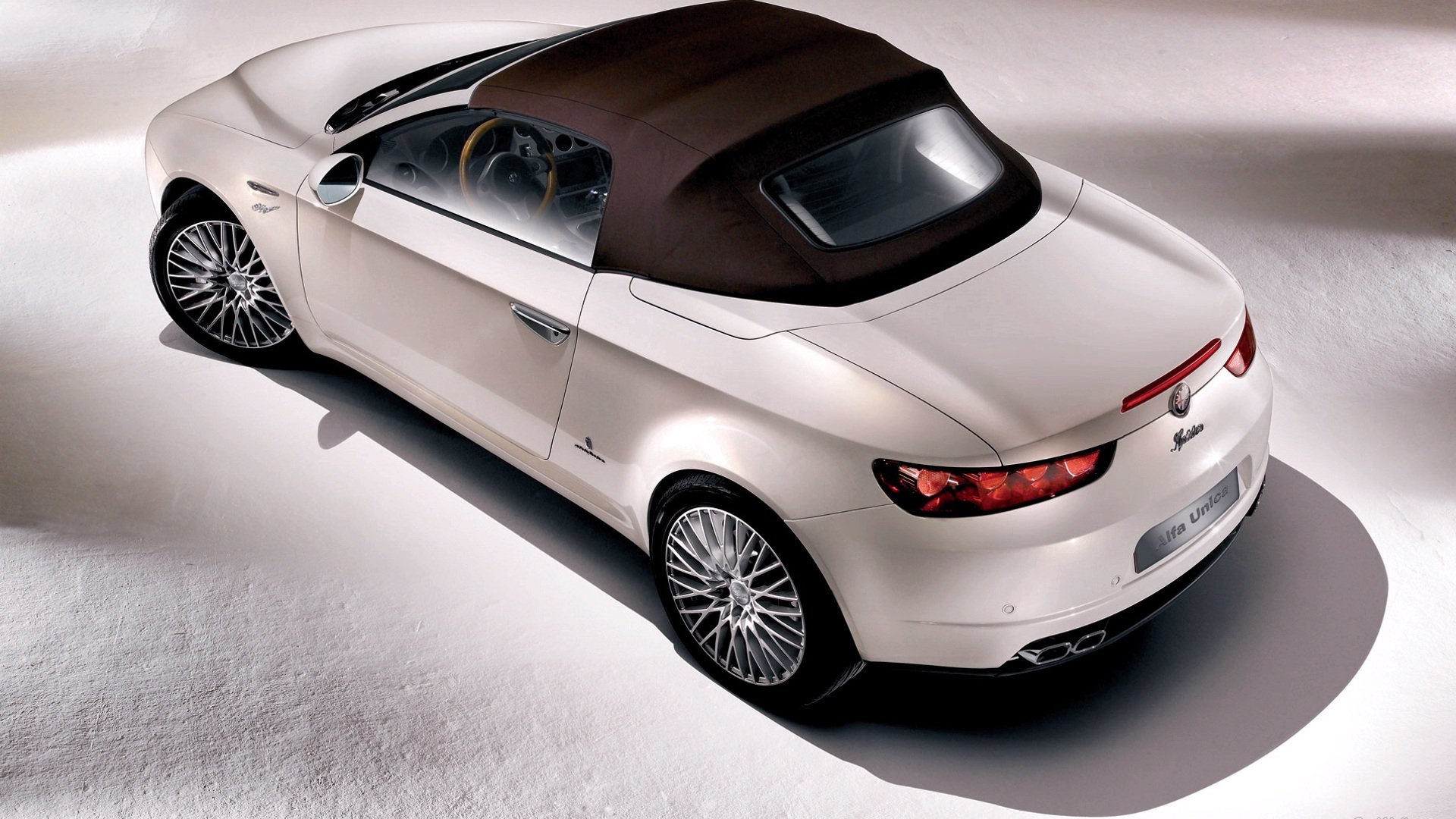 Download Vehicle Alfa Romeo Unica Spider HD Wallpaper