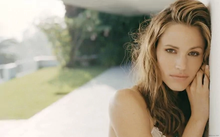 HD PC desktop wallpaper featuring celebrity Jennifer Garner in a relaxed outdoor setting with soft natural light and a blurred green background.