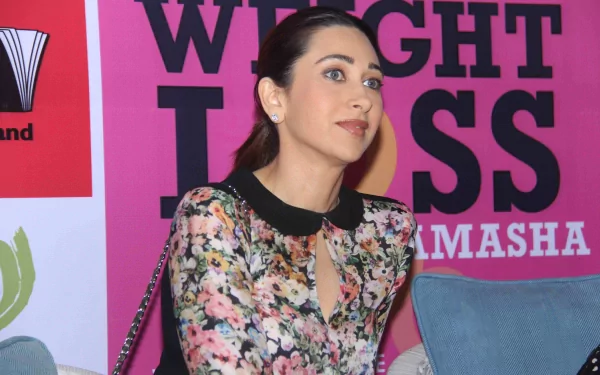 Seated woman in a floral dress with black collar against a bright pink WEIGHT LOSS backdrop — crisp 5K Ultra HD PC desktop wallpaper/background.