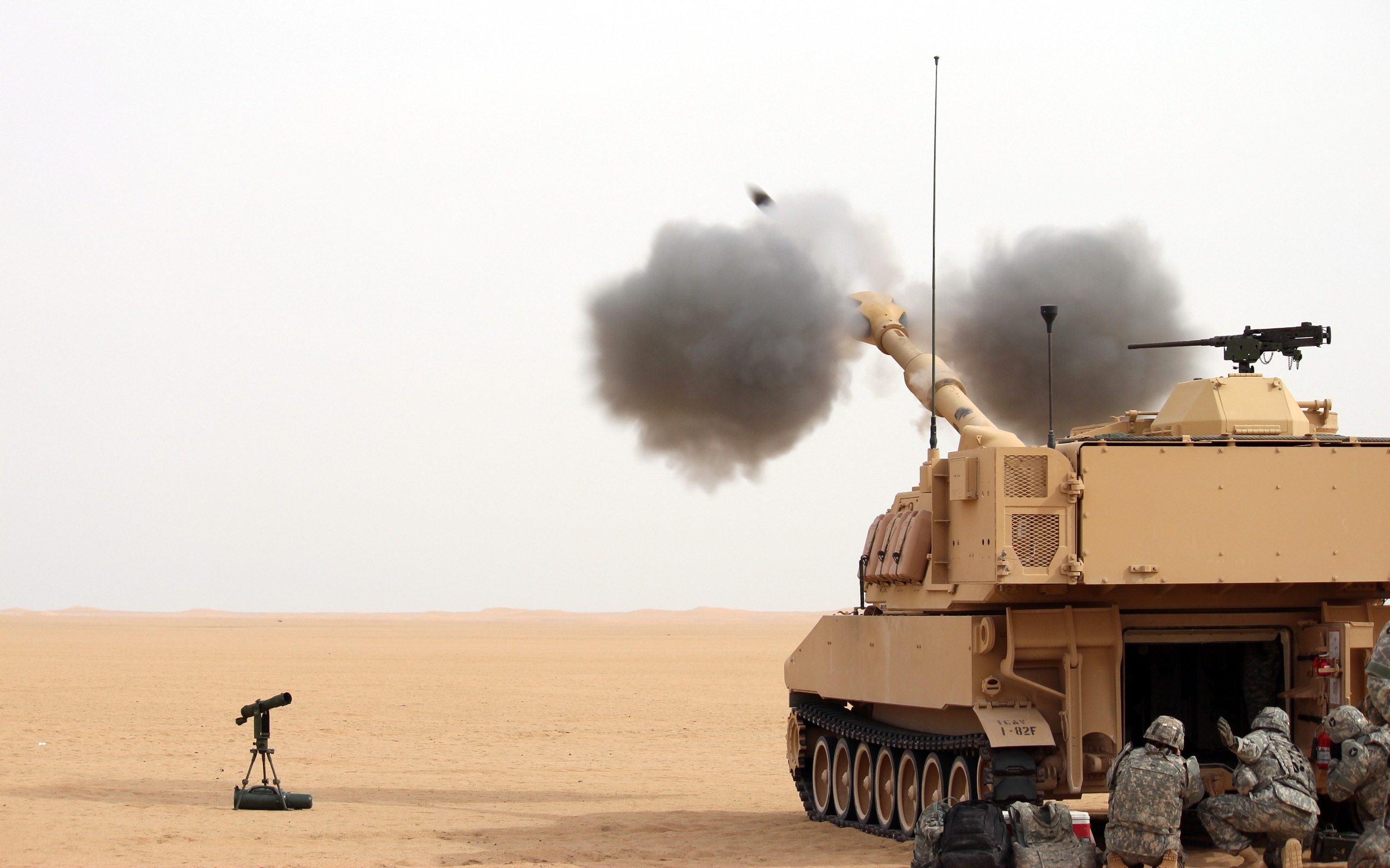 Download Military Tank HD Wallpaper