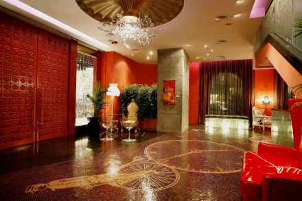 4K Ultra HD desktop wallpaper showing a luxurious man-made interior with elegant red walls, ornamental ceiling, chandelier, and polished floor in a stylish room.