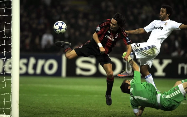 HD desktop wallpaper featuring A.C. Milan’s Filippo Inzaghi executing a bicycle kick during a soccer match against Real Madrid.