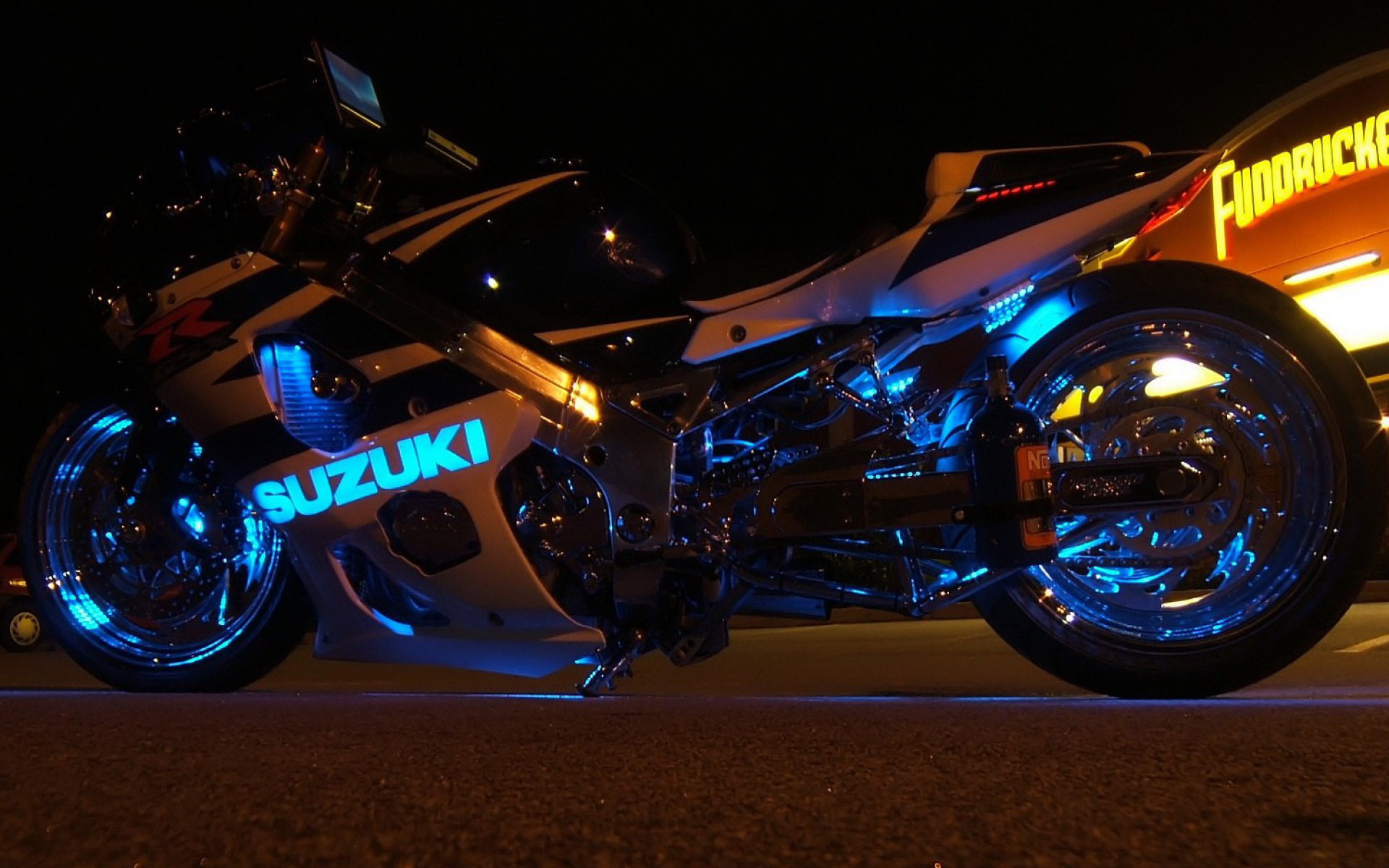 Download Vehicle Suzuki HD Wallpaper