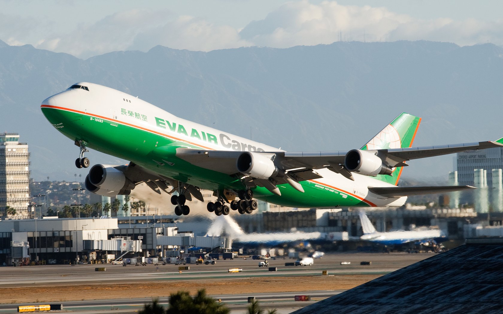 Cargo plane. Боинг 747 взлет. Самолет Боинг. Обои на рабочий стол самолеты. Боинги гражданской авиации.