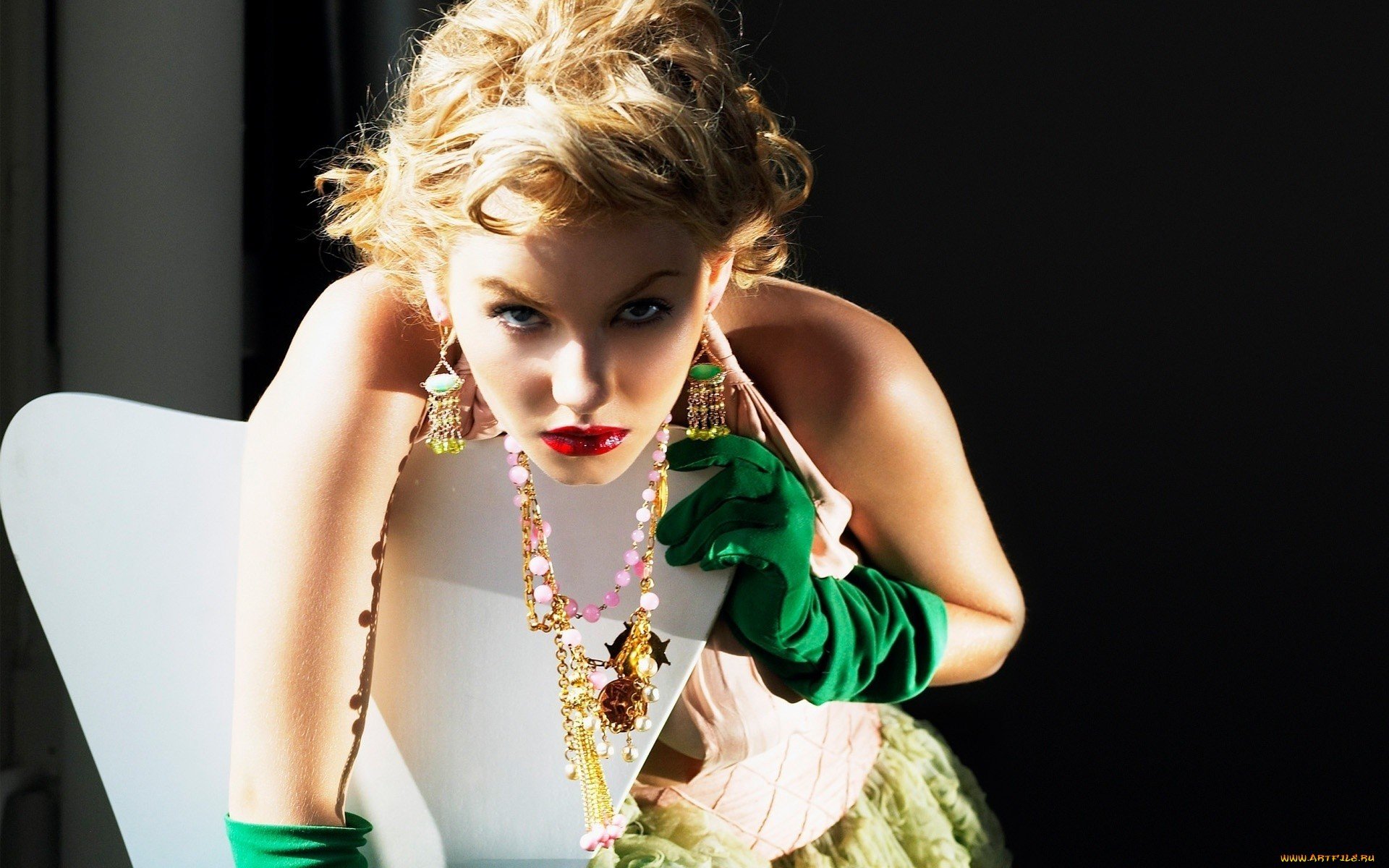 HD PC desktop wallpaper featuring celebrity Elisha Cuthbert in a glamorous pose with green gloves and layered jewelry against a dark background.