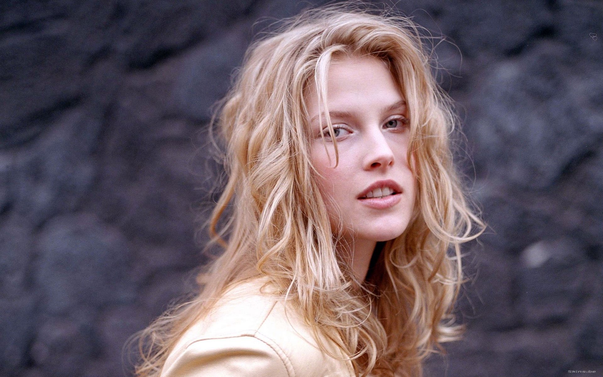 Ali Larter Full HD Wallpaper and Background Image | 1920x1200 | ID:325749