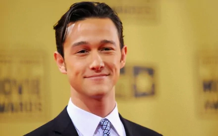 HD desktop wallpaper featuring a smiling person in a suit at a formal event, serving as a stylish backdrop.