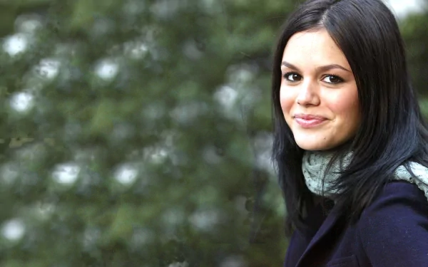 HD PC desktop wallpaper featuring celebrity Rachel Bilson smiling against a blurred green outdoor background.
