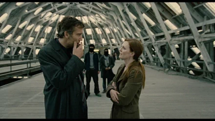HD desktop wallpaper of Clive Owen and Julianne Moore in a scene from Children Of Men, set in a futuristic structure.