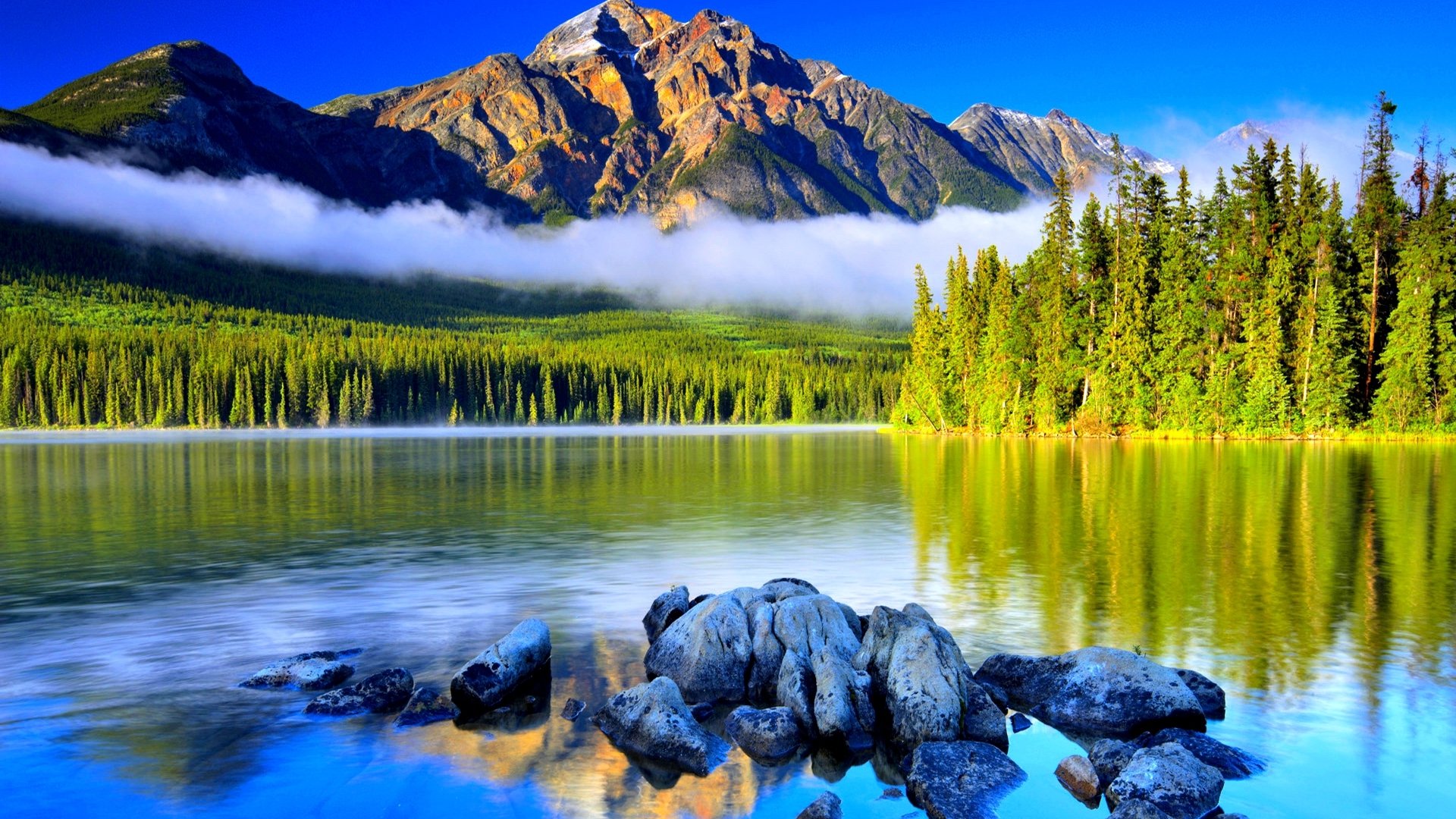 Serene Mountain Lake: Stunning HD Nature Wallpaper