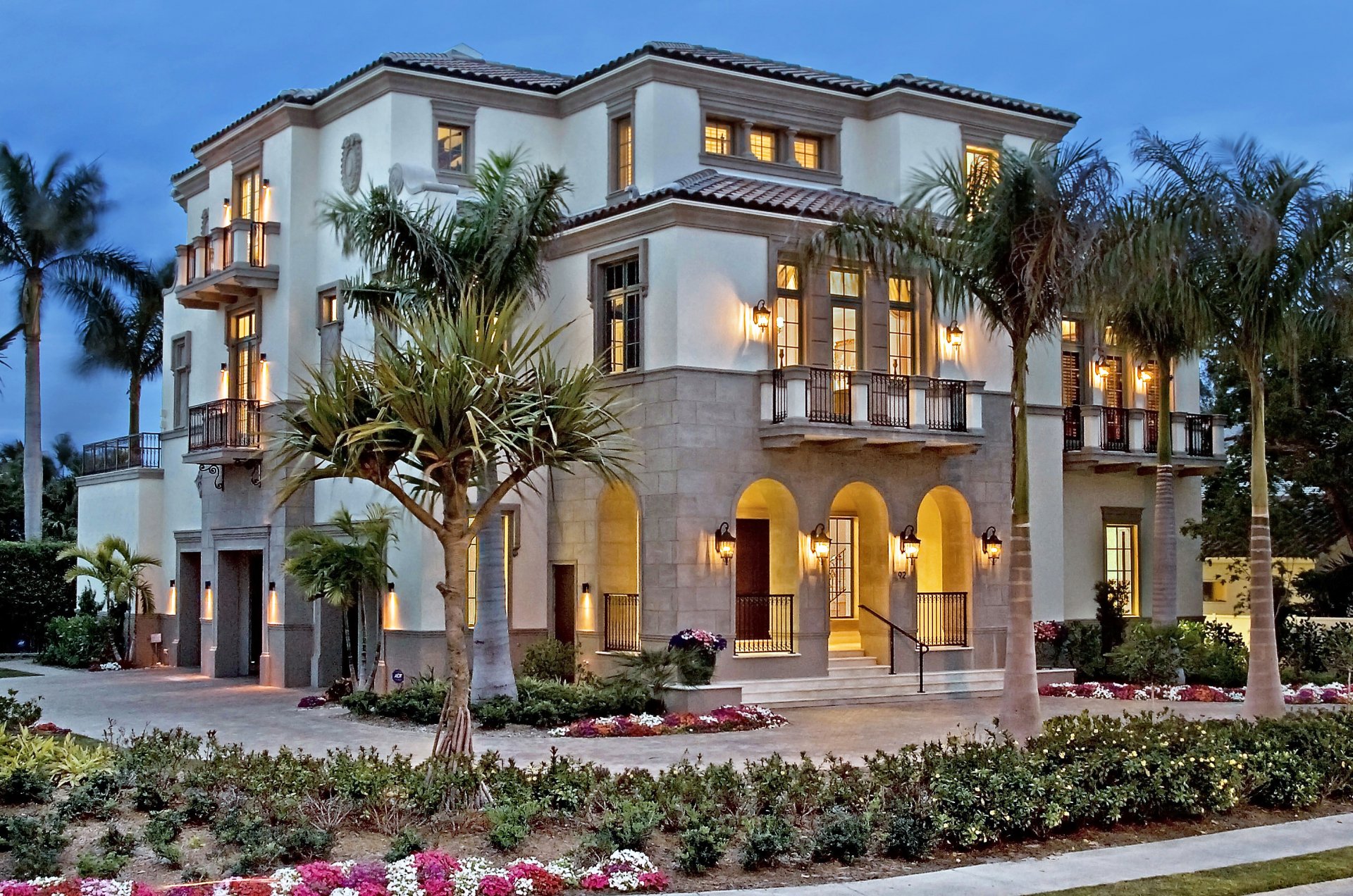 Luxurious Villa HD Wallpaper, image size:1920x1272