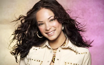 HD desktop wallpaper featuring celebrity Kristin Kreuk smiling against a soft pink background.