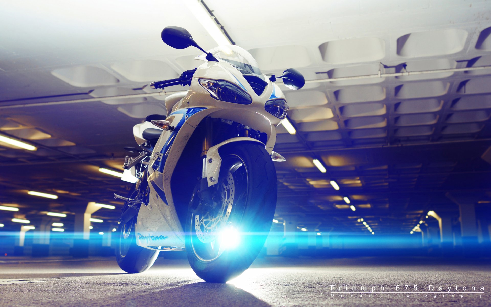 Download Vehicle Triumph Daytona HD Wallpaper