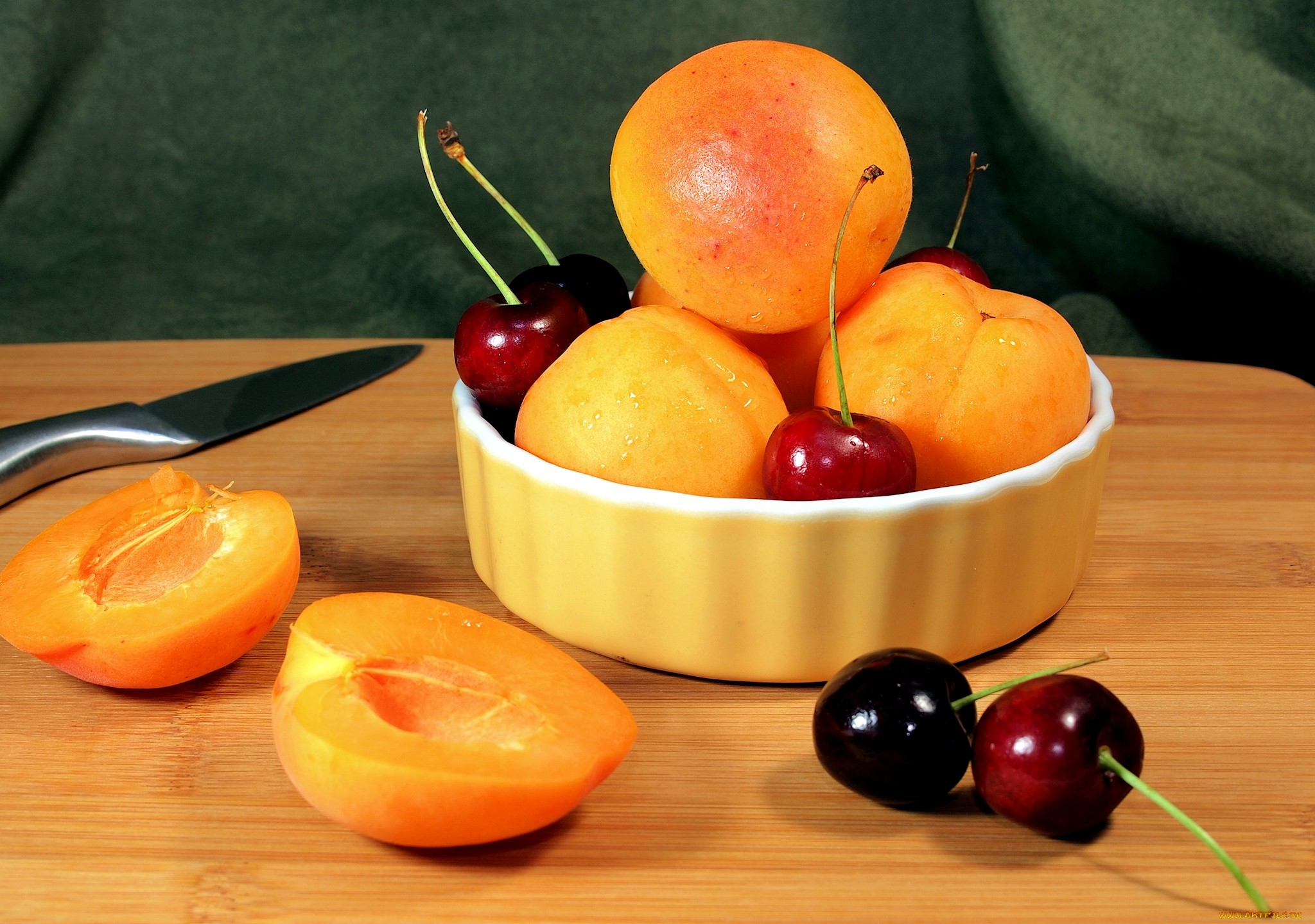 2 6 всех фруктов составляют персики. Абрикосы и черешня, нектарины. Ягоды черешня абрикос. Персик, манго,абрикос,нектарин. Вишня черешня абрикос.