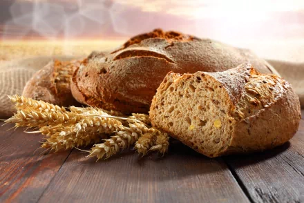 4K Ultra HD PC desktop wallpaper featuring rustic whole grain bread loaves and wheat stalks on a wooden surface with soft natural lighting.
