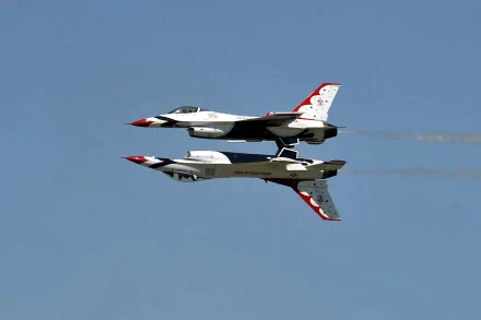 HD PC desktop wallpaper/background of U.S.A.F. Thunderbirds F-16s flying mirrored formation at a military air show against a clear blue sky.
