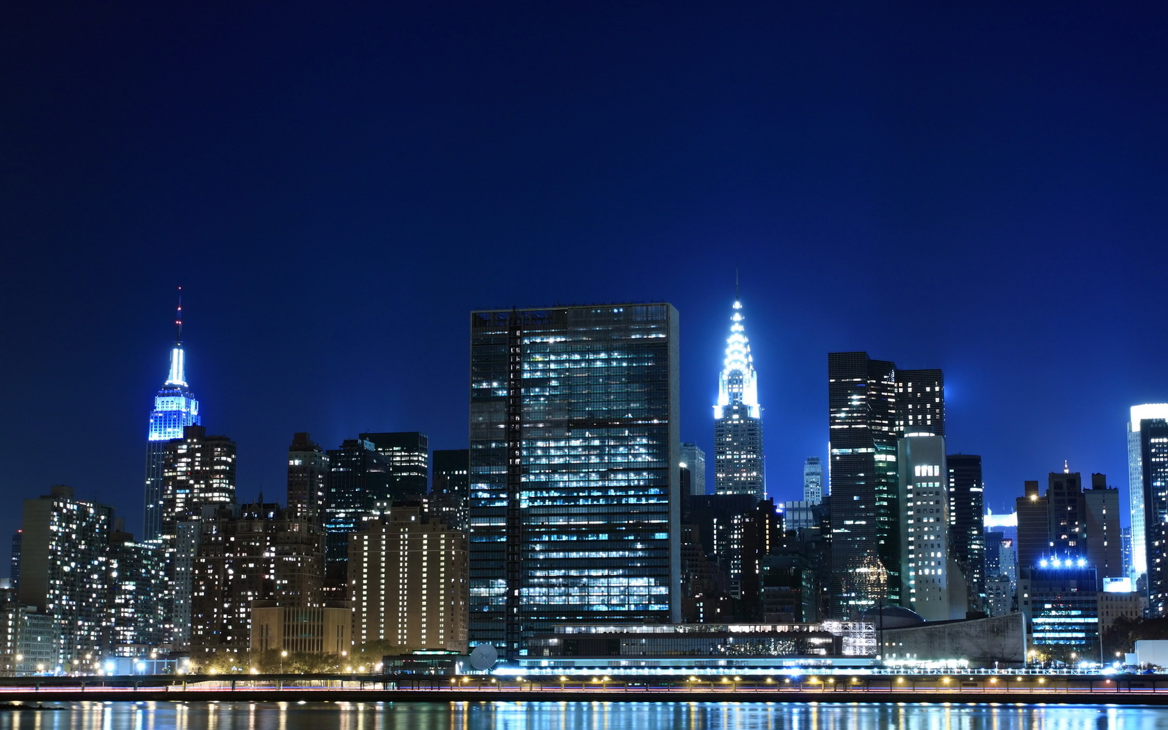 Hình nền New York sẽ đưa bạn đến với một trong những thành phố sôi động nhất trên thế giới. Từ tòa nhà cao chọc trời đến những công viên thành phố, New York thật sự sẽ khiến bạn muốn khám phá và tìm hiểu thêm về nơi đây.
