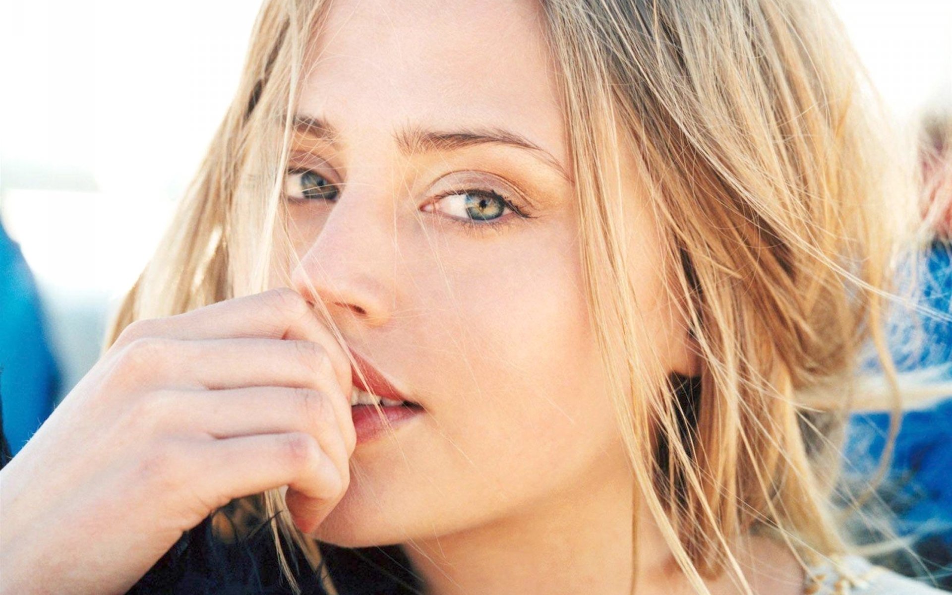 Download Celebrity Estella Warren HD Wallpaper